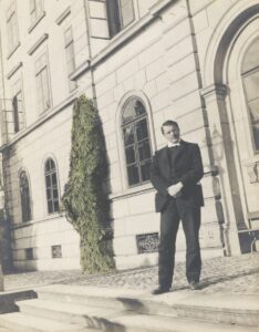 Carl Jung’s Philosophy: The Thinkers Behind the Psychology